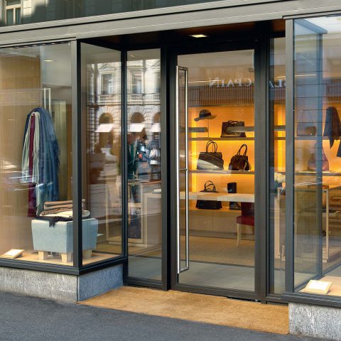 Schaufenster und Eingang, Loro Piana, Zürich